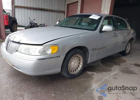 2002 Lincoln Town Car Executive from USA, damaged, VIN 1LNHM81W42Y608998